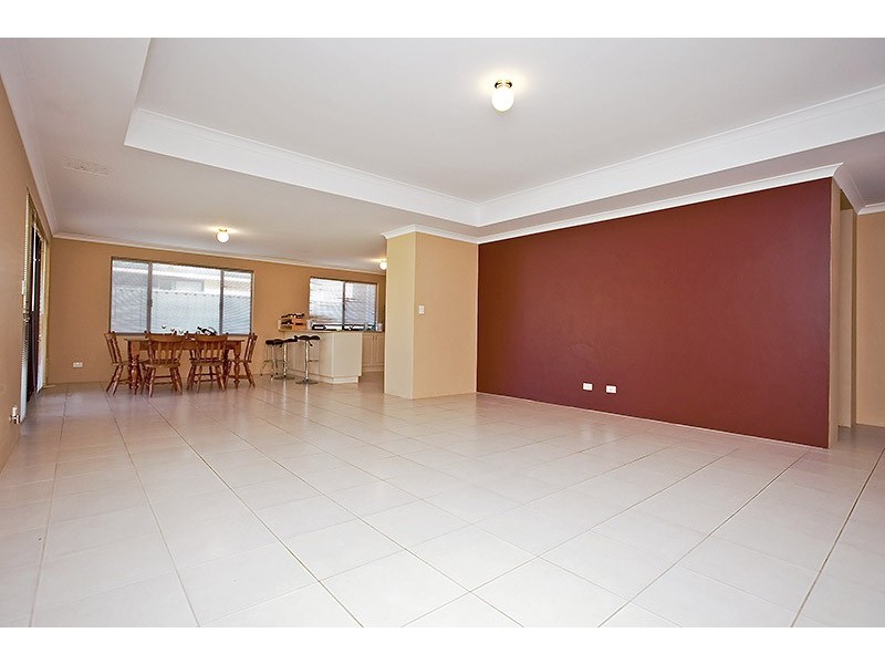 10 Lareema Gardens, Banksia Grove WA 6031