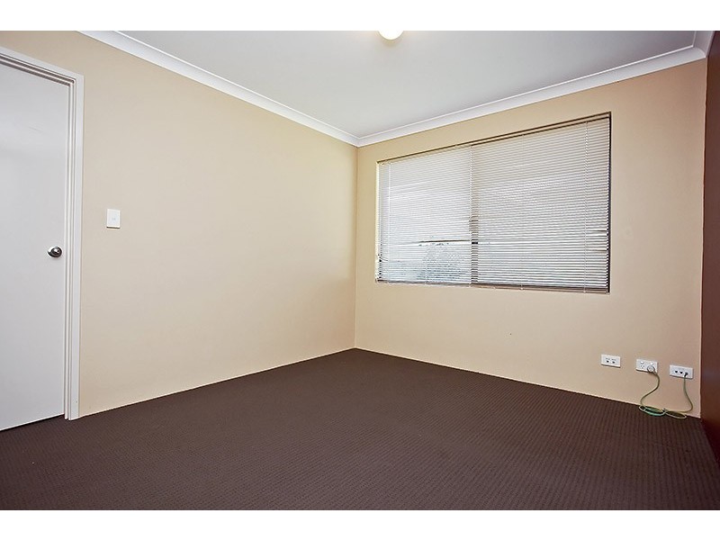10 Lareema Gardens, Banksia Grove WA 6031