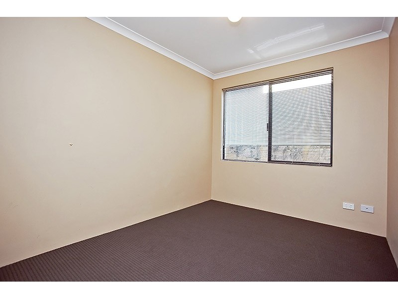 10 Lareema Gardens, Banksia Grove WA 6031