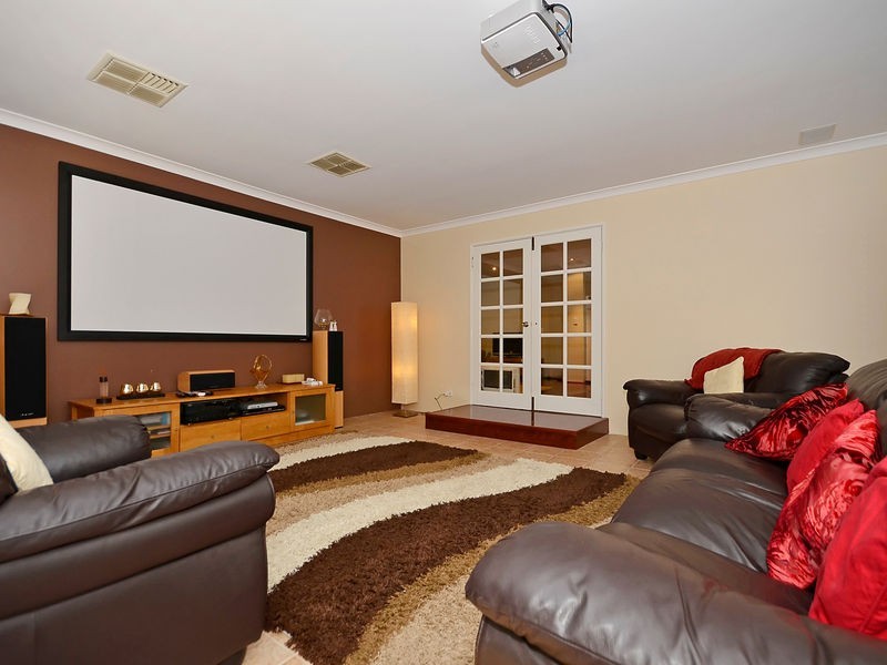 124 Balladong Loop, Carramar WA 6031