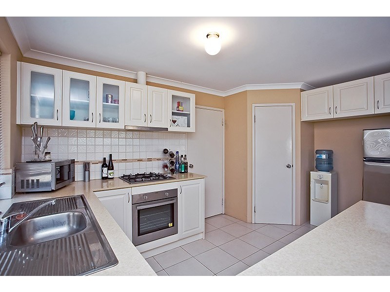 10 Lareema Gardens, Carramar WA 6031