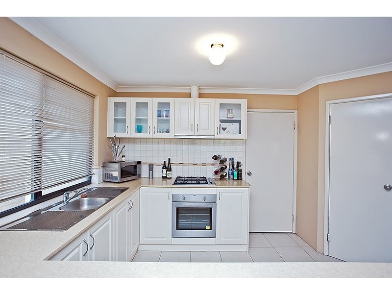 10 Lareema Gardens, Carramar WA 6031