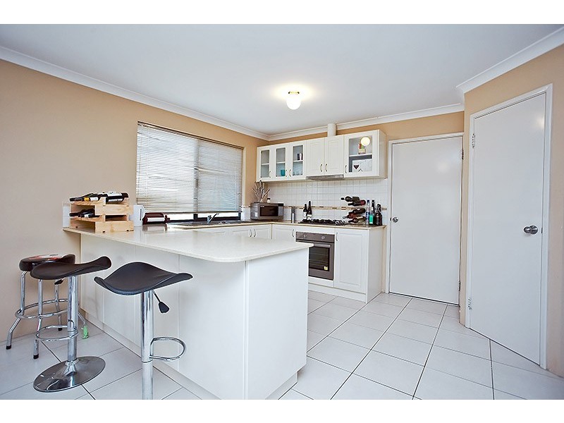 10 Lareema Gardens, Carramar WA 6031