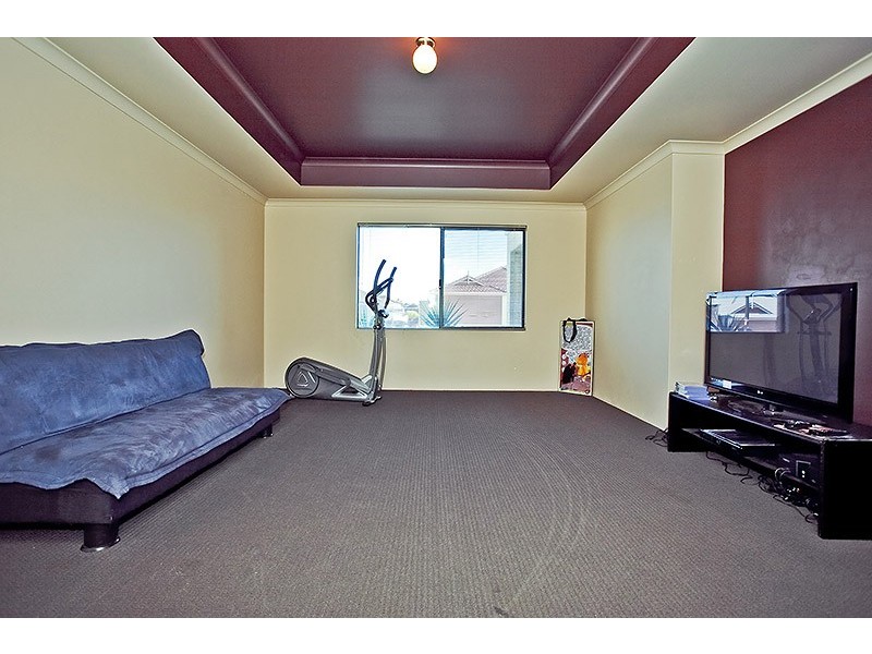 10 Lareema Gardens, Carramar WA 6031