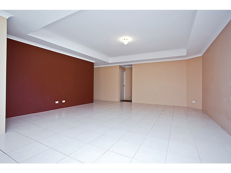 10 Lareema Gardens, Carramar WA 6031