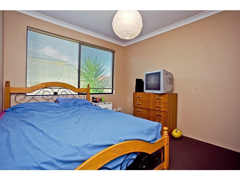 10 Lareema Gardens, Carramar WA 6031