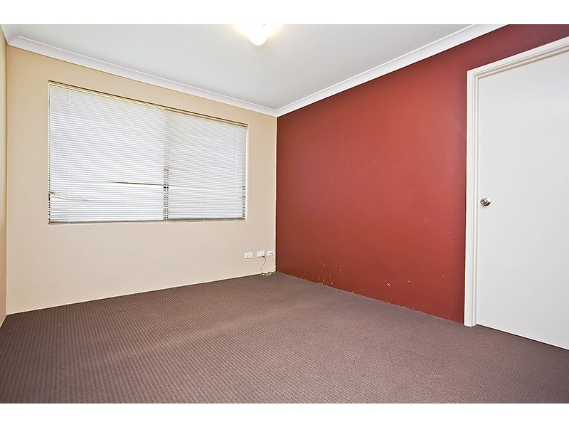 10 Lareema Gardens, Carramar WA 6031