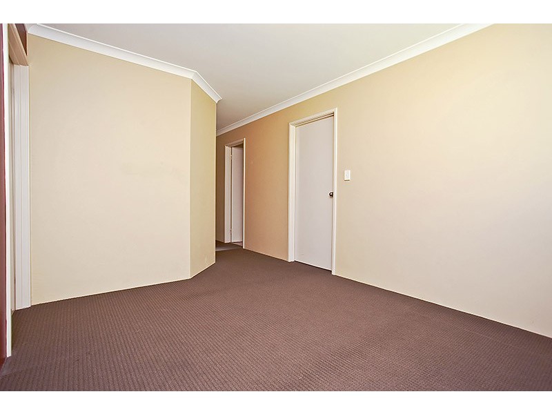 10 Lareema Gardens, Carramar WA 6031