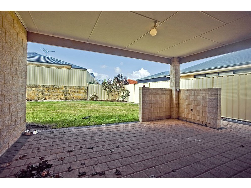 10 Lareema Gardens, Carramar WA 6031