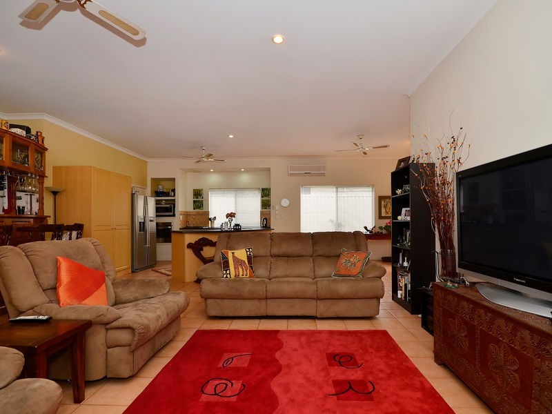 38 Monaltrie Loop, Carramar WA 6031