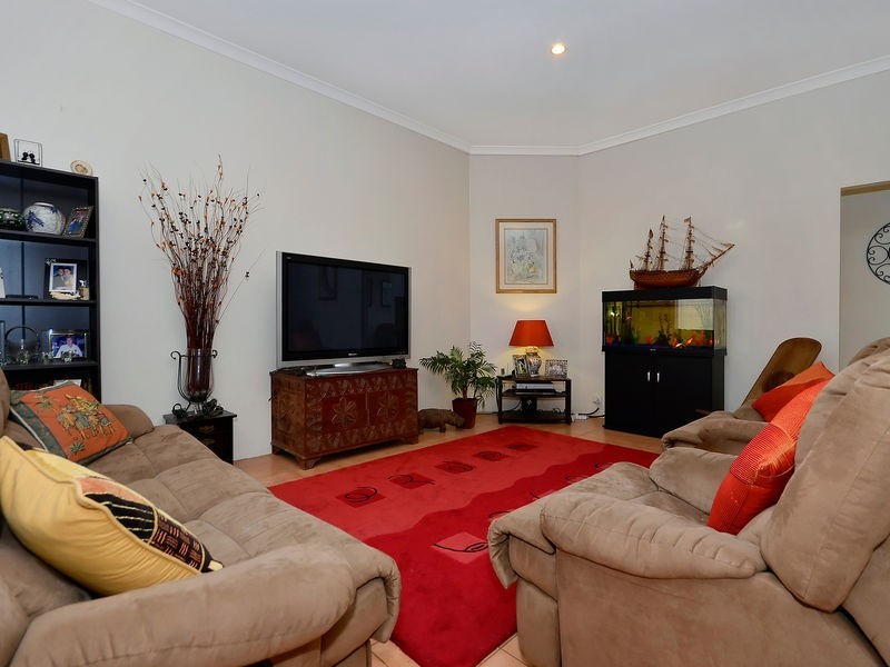 38 Monaltrie Loop, Carramar WA 6031