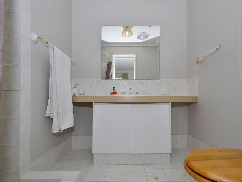 38 Monaltrie Loop, Carramar WA 6031