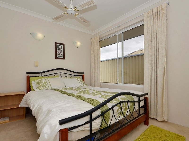 38 Monaltrie Loop, Carramar WA 6031