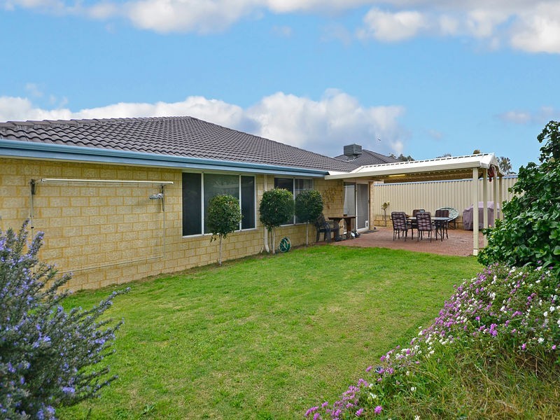 38 Monaltrie Loop, Carramar WA 6031