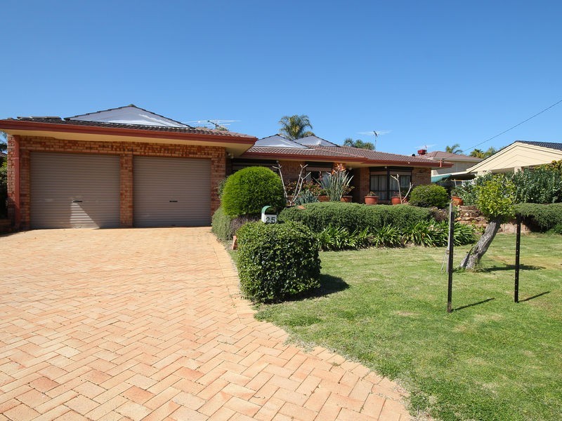 25 Greenfields Circle, Hocking WA 6065