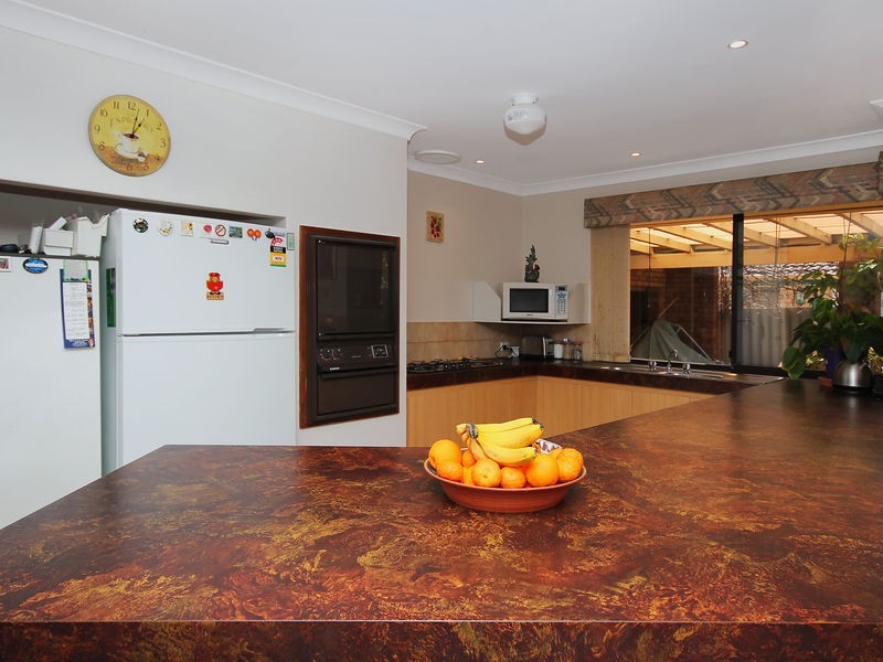 25 Greenfields Circle, Hocking WA 6065