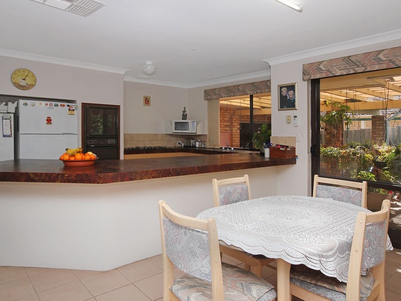 25 Greenfields Circle, Hocking WA 6065