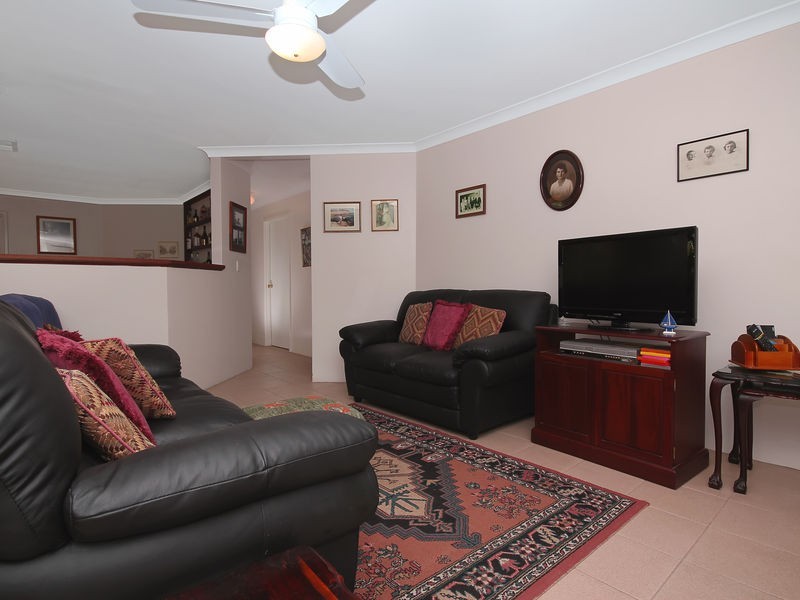 25 Greenfields Circle, Hocking WA 6065