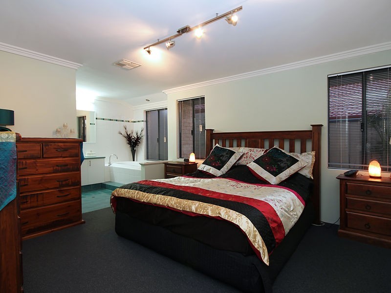 2 Bittern Street, Tapping WA 6065