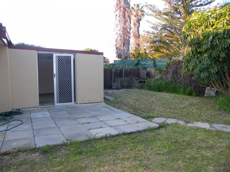 8b Thompson Drive, Wanneroo WA 6065