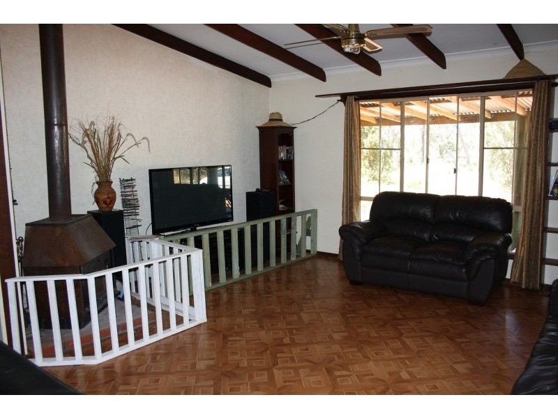 25 Hoy Road, Gingin WA 6503