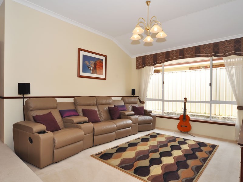 50  Manhattan Avenue, Iluka WA 6028