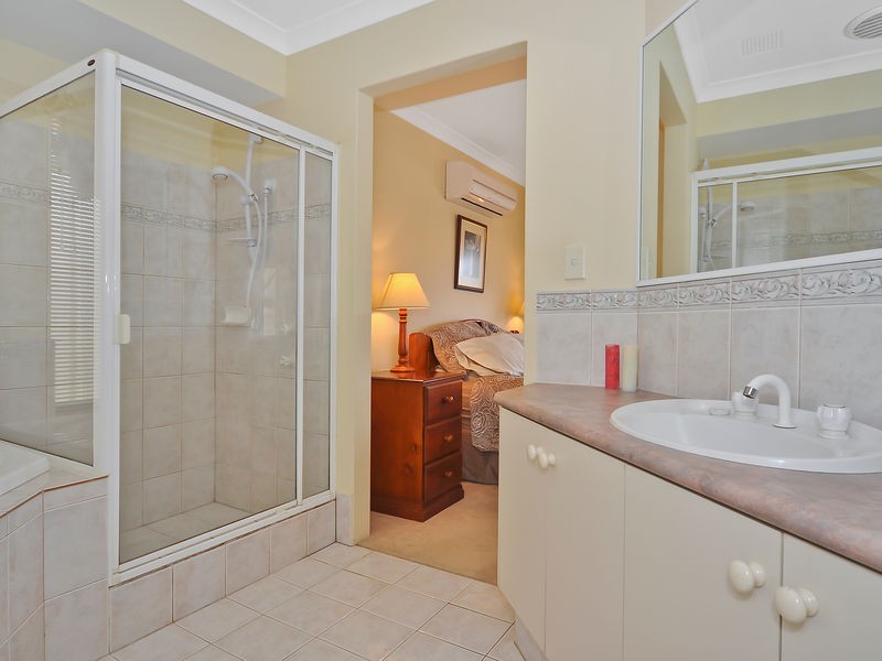 50  Manhattan Avenue, Iluka WA 6028