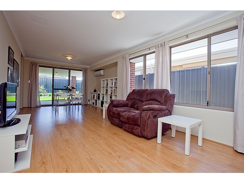 76 Kurrajong Boulevard, Banksia Grove WA 6031