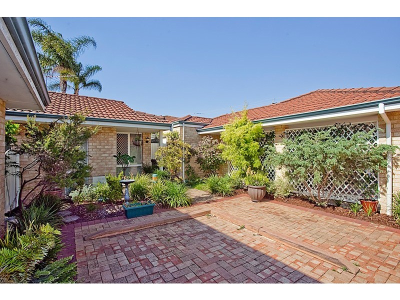 13/33 Cayley Street, Glendalough WA 6016