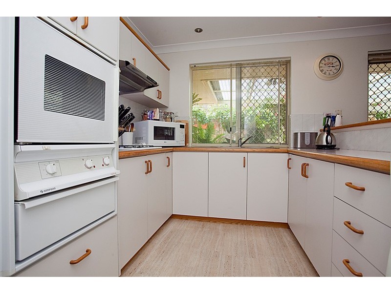 13/33 Cayley Street, Glendalough WA 6016