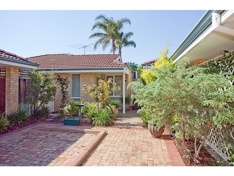 13/33 Cayley Street, Glendalough WA 6016