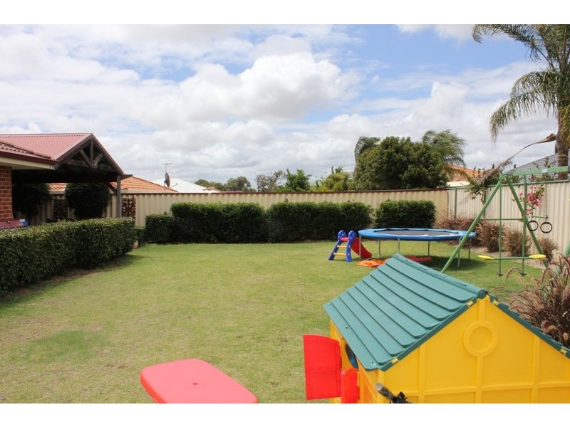 12 Barcoo Close, Sinagra WA 6065