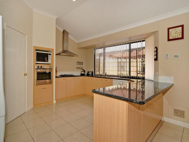 9 Holroyd Link, Wanneroo WA 6065
