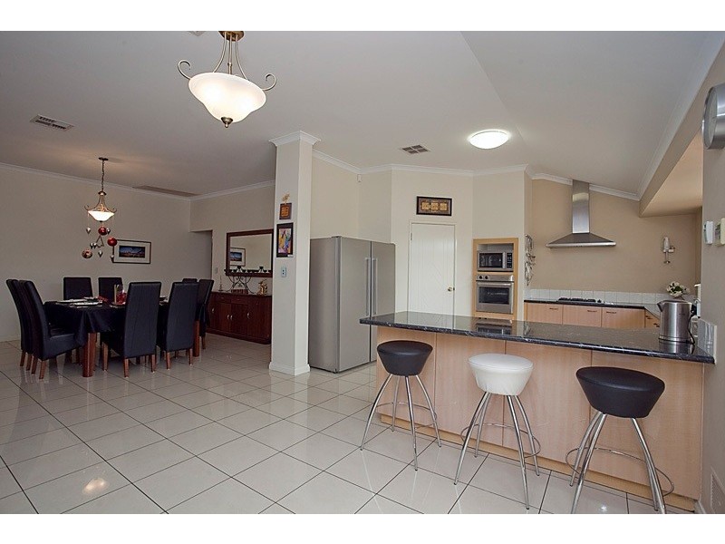 9 Holroyd Link, Wanneroo WA 6065