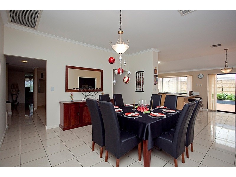 9 Holroyd Link, Wanneroo WA 6065