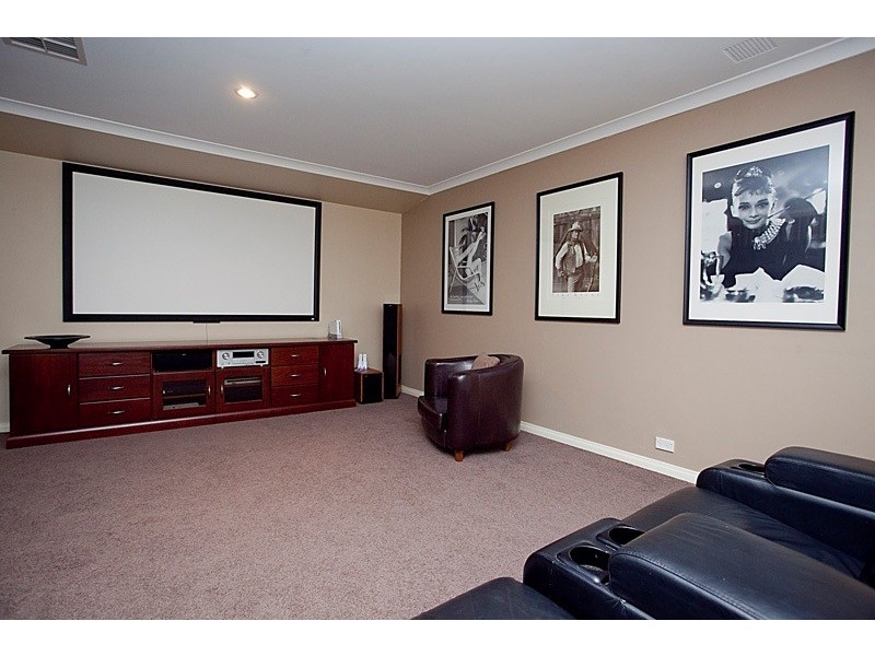 9 Holroyd Link, Wanneroo WA 6065