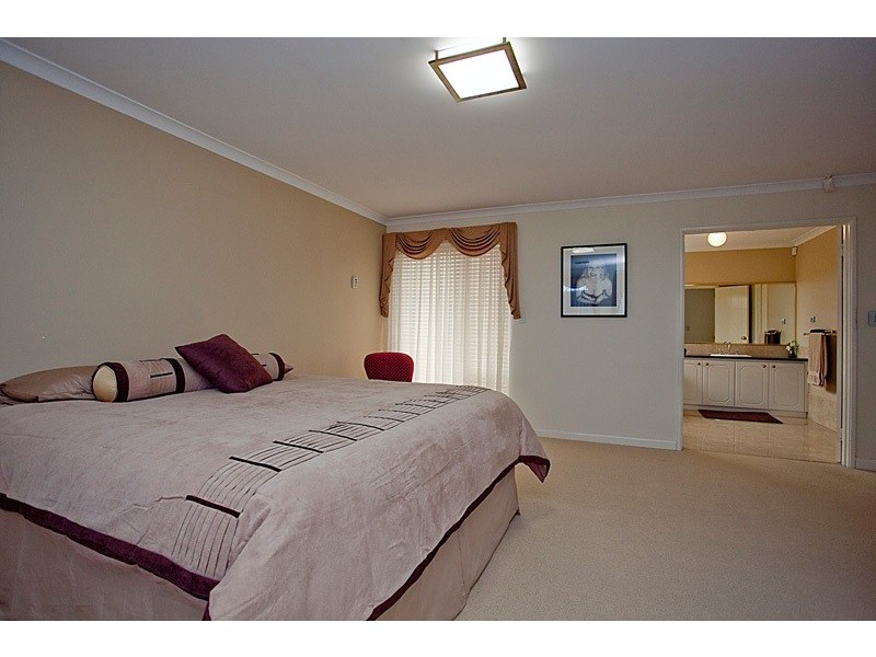 9 Holroyd Link, Wanneroo WA 6065
