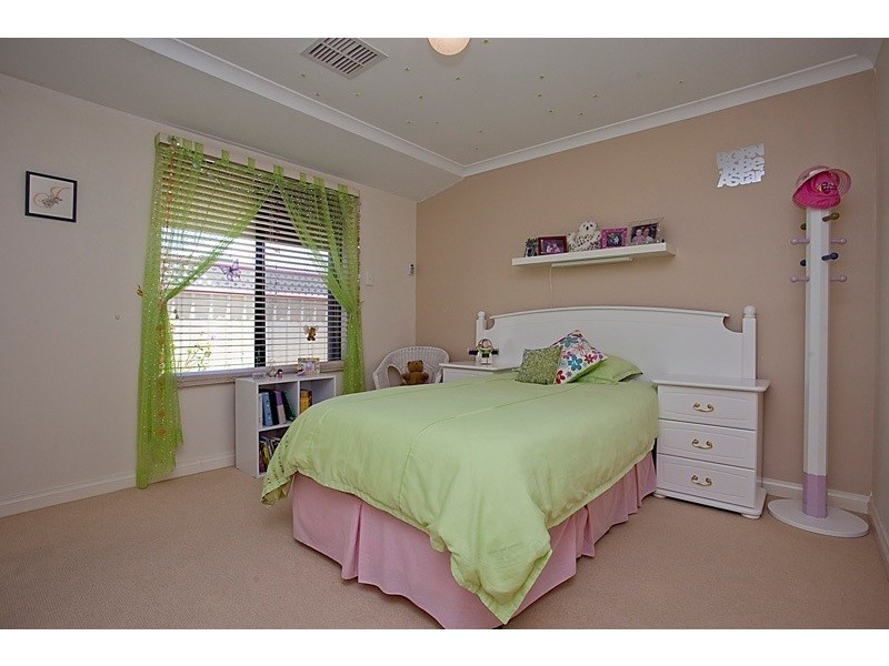 9 Holroyd Link, Wanneroo WA 6065