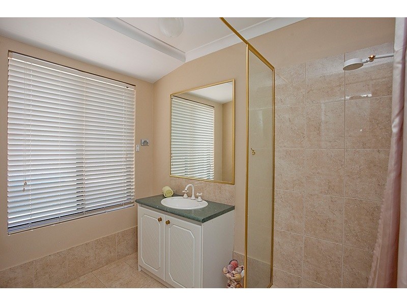 9 Holroyd Link, Wanneroo WA 6065