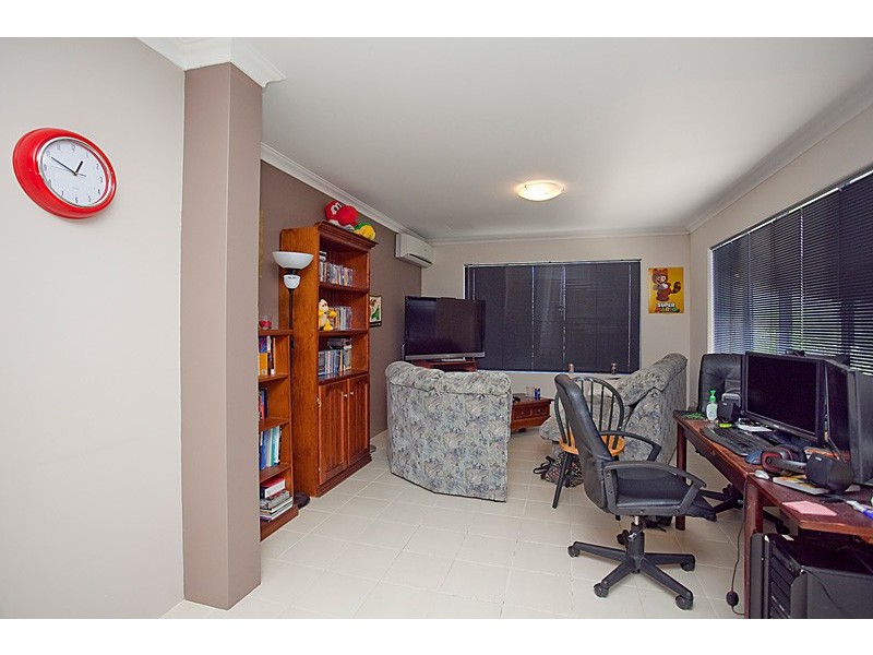 15 Jedburgh Loop, Sinagra WA 6065