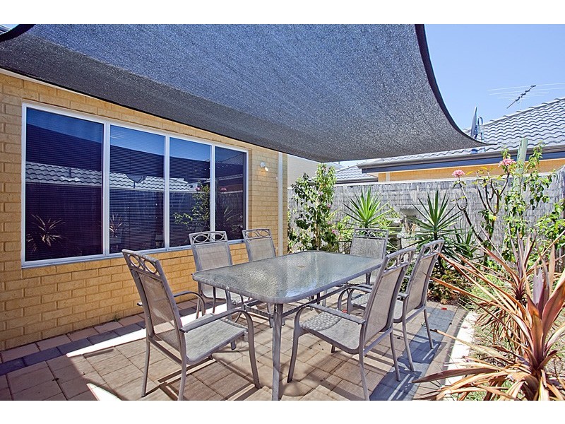 15 Jedburgh Loop, Sinagra WA 6065