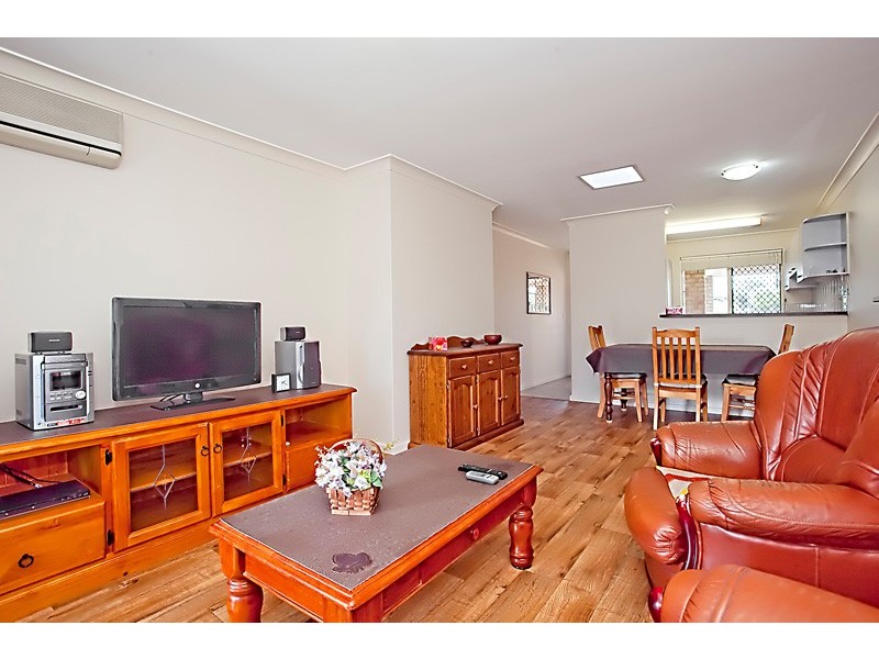 11/33 Cayley Street, Glendalough WA 6016