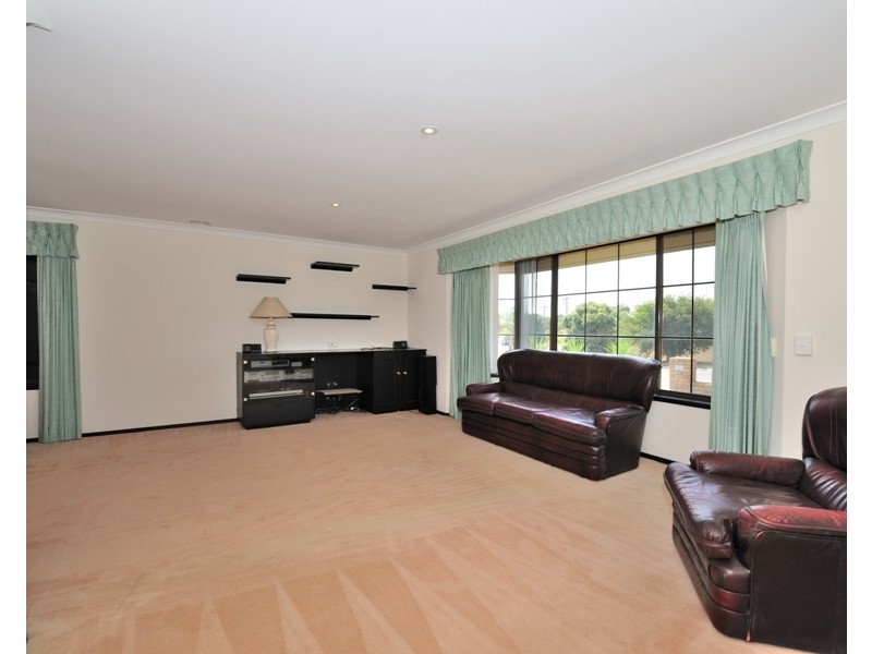 13 Mackay Way, Hillarys WA 6025