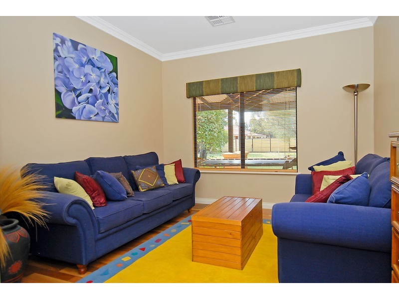 37 Pennygum Place, Mariginiup WA 6065