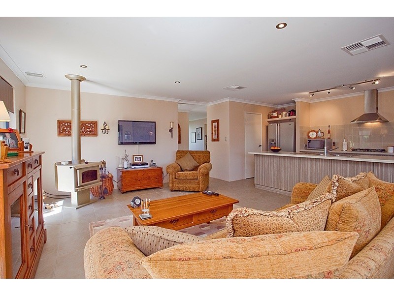 17 Berlin Drive, Wanneroo WA 6065