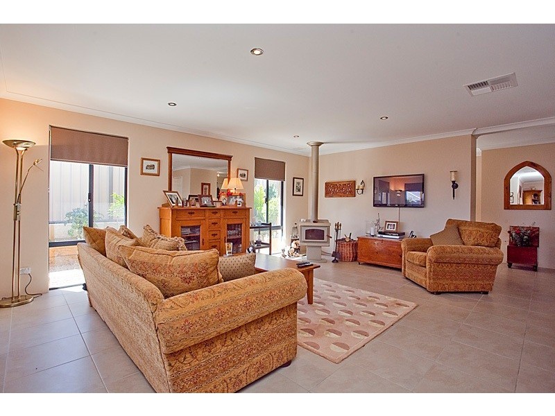 17 Berlin Drive, Wanneroo WA 6065