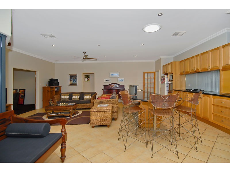 16 Harbour Elbow, Banksia Grove WA 6031