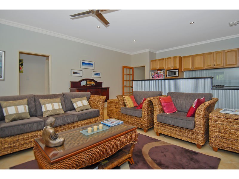 16 Harbour Elbow, Banksia Grove WA 6031