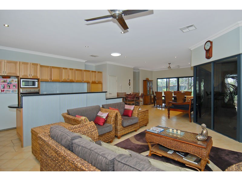 16 Harbour Elbow, Banksia Grove WA 6031