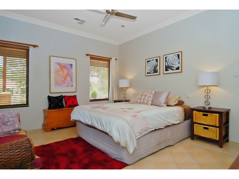 16 Harbour Elbow, Banksia Grove WA 6031